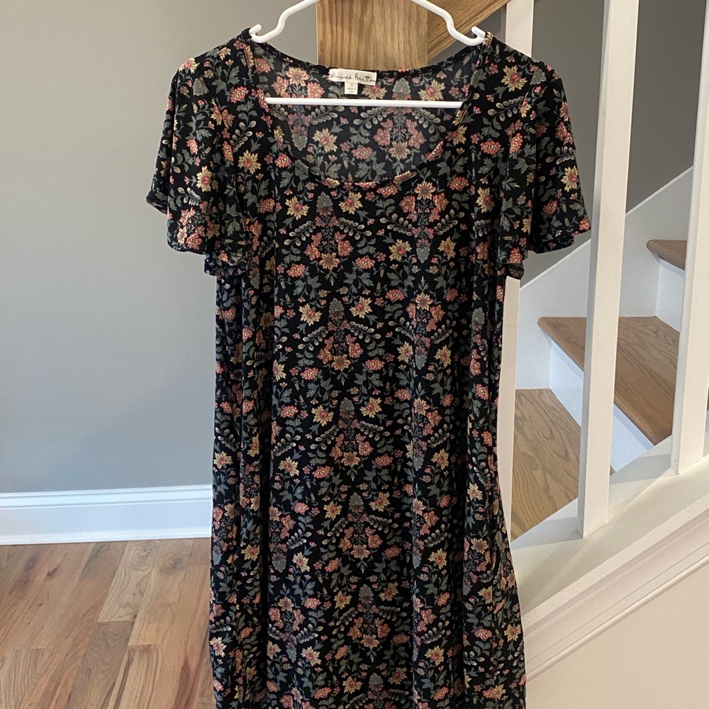nine britton Black Floral Midi Dress